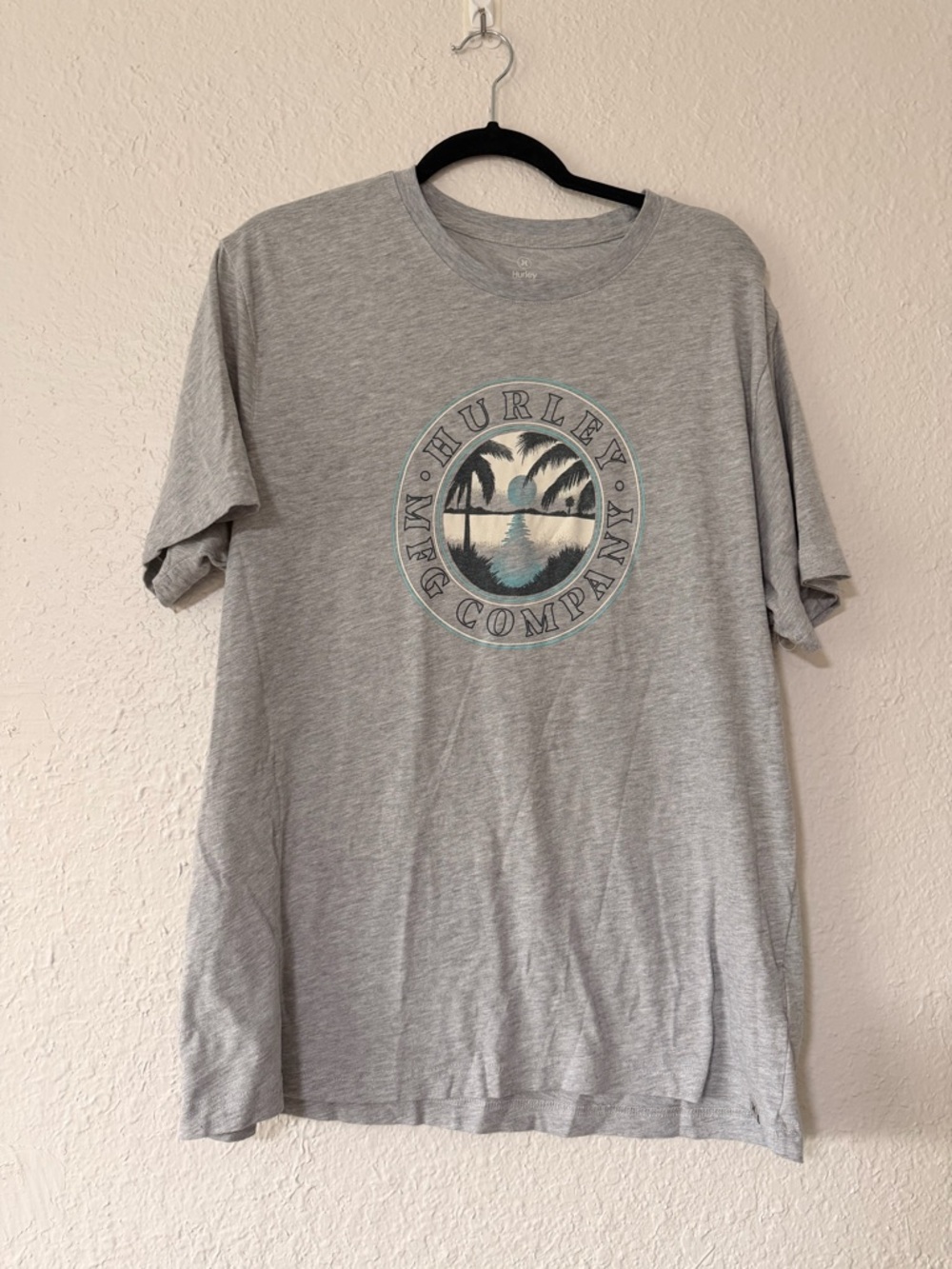 Hurley Men's Light Gray Graphic Palm Circle Tee with Teal Accents